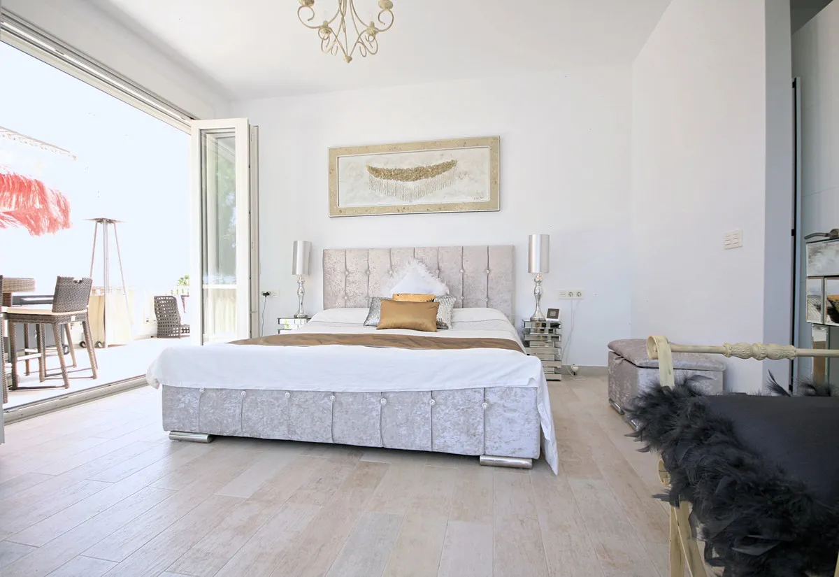 6f2563a7-fa49-42b0-a35e-001dec89e609