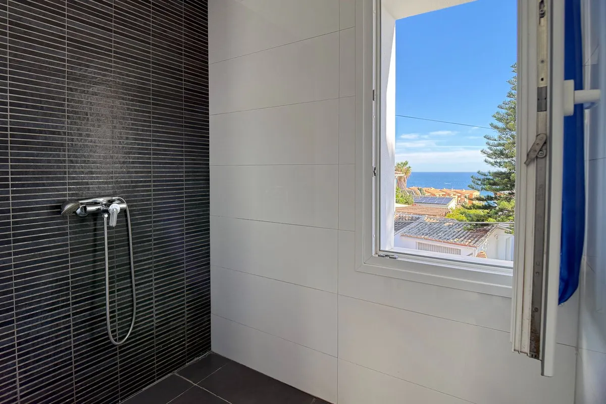 5294d3b4-da88-47c5-afd6-1589ba463b4d