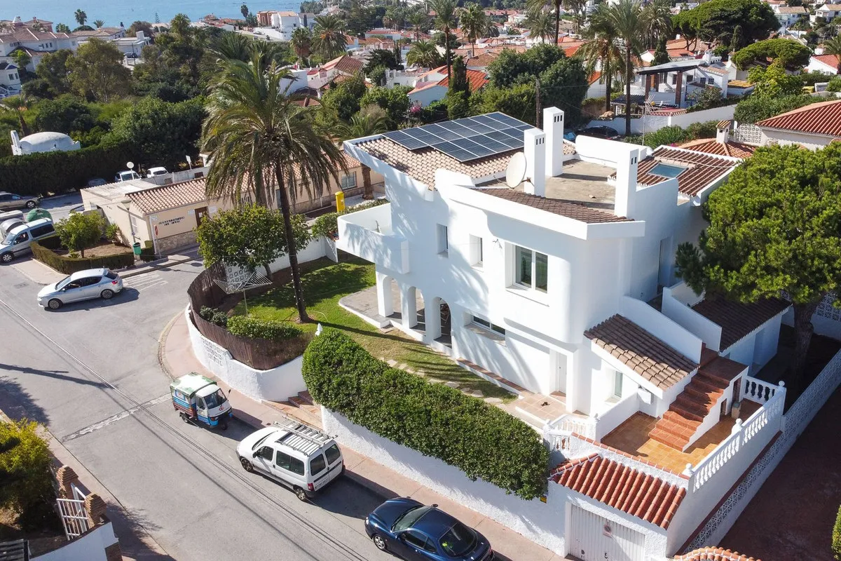 Contemporary Coastal Villa Near La Cala de Mijas