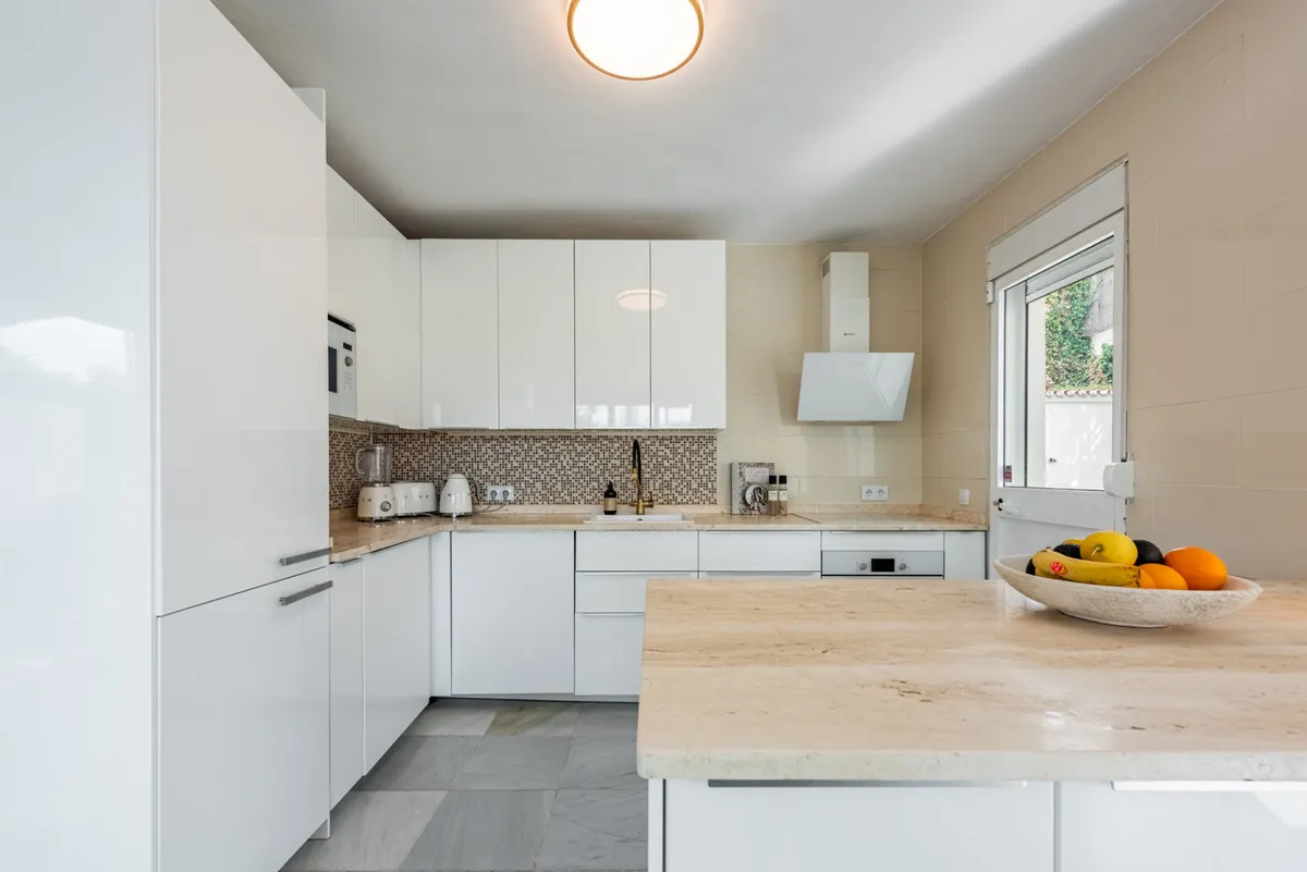 098a0763-3448-484b-af33-5a3a72d14428