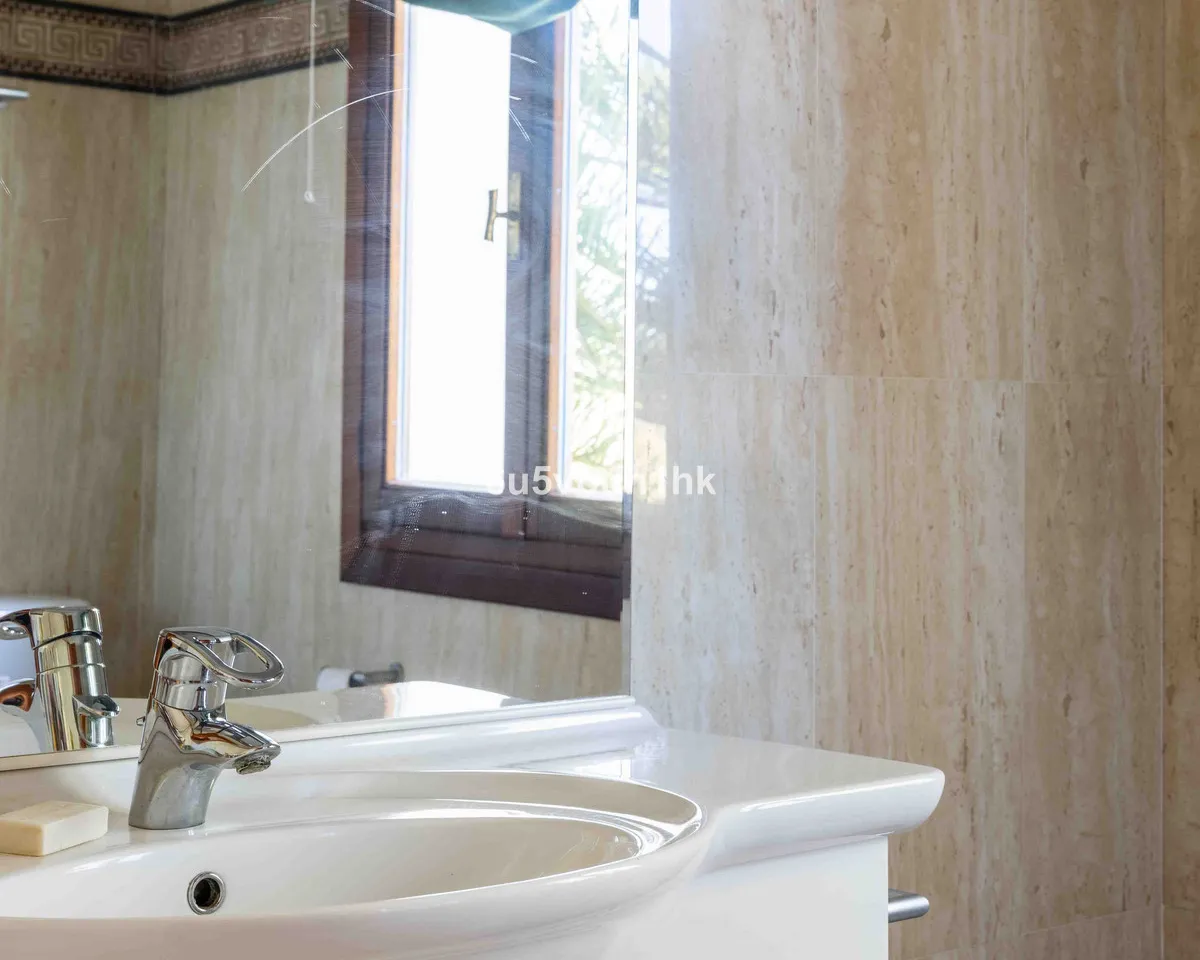 5dc02d3e-0352-4bd8-bbd5-806d2c1419c8