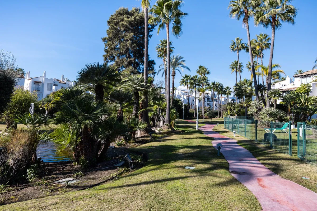 31a5148b-3bdf-4686-bcbb-dbd1043d7565