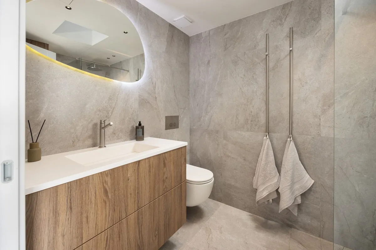 b8000c94-4f57-48f2-91e3-9ca45ce8685f