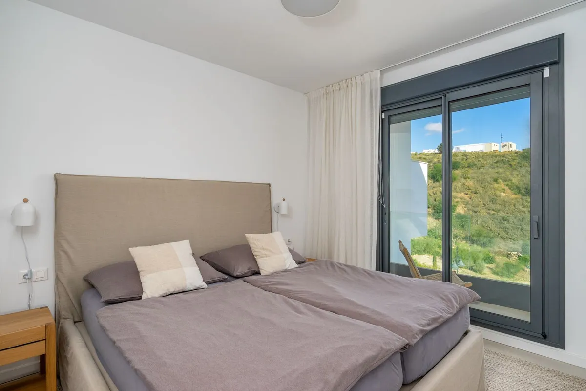 c3c77cfa-748d-49f5-8851-d6fb069c551f