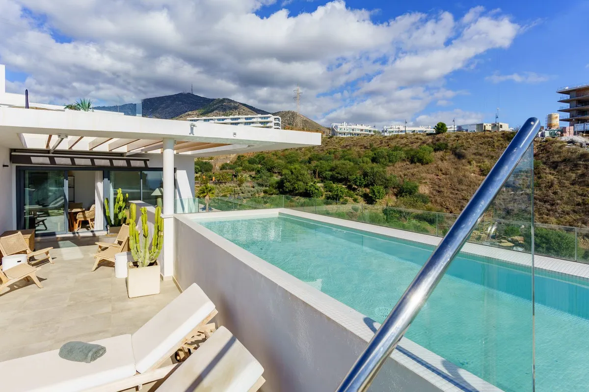 e096e173-005a-4eaa-ac08-d8ca111f8502