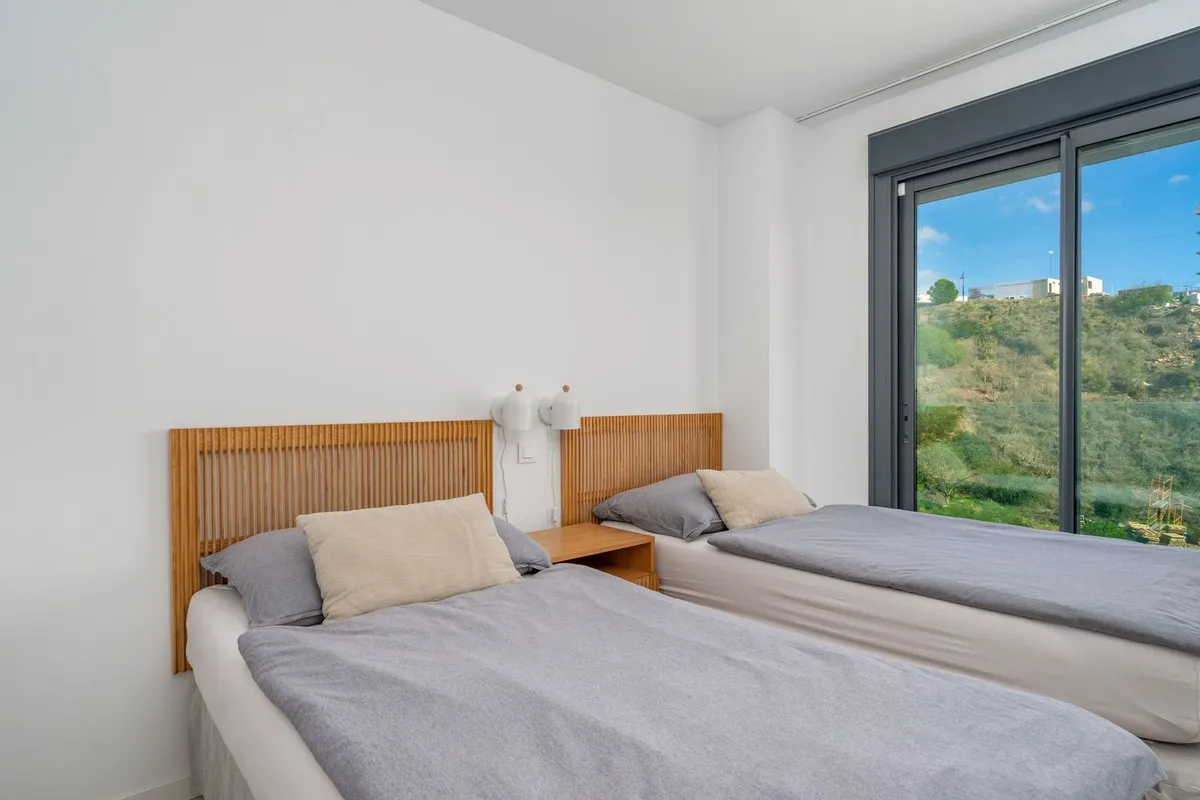 f2b6f751-d674-4651-9aed-721cd2315afb