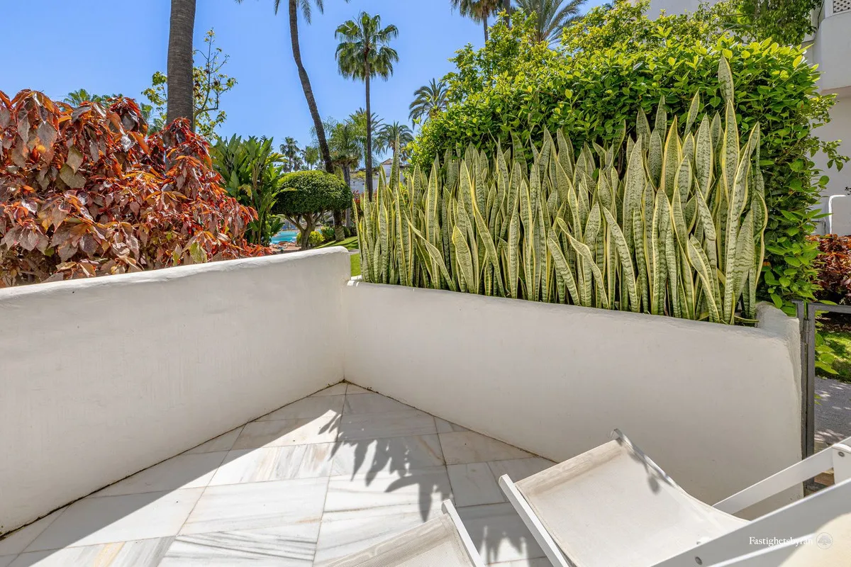 1e2a6083-0200-44ab-bb64-11ee96fed945