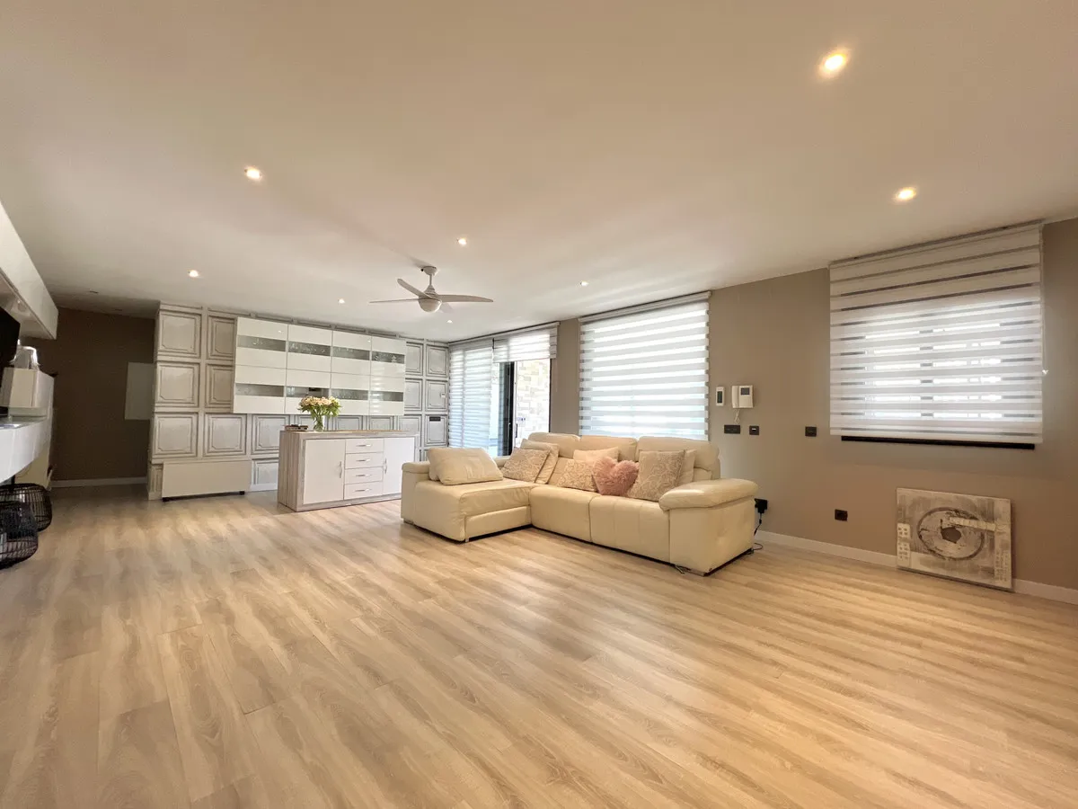 13f0f2a1-44da-4d0b-af6e-d38824963c42