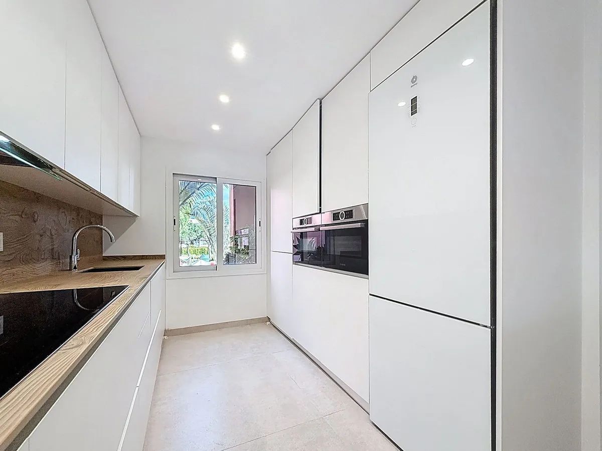 24e92842-76c6-4ce6-85a1-e934dd29fbf4