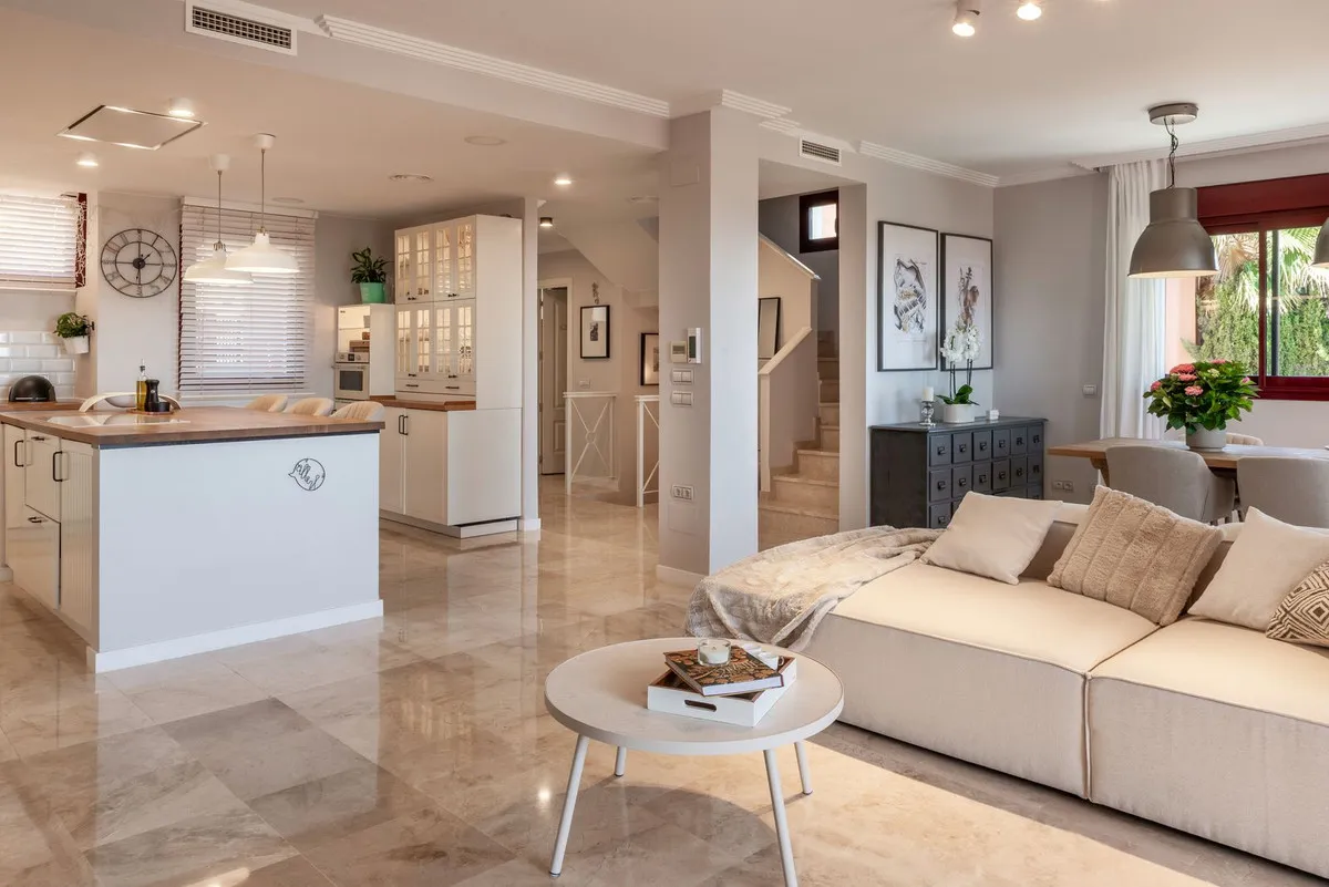 ca4153f0-d984-460a-9d28-3b1801744238