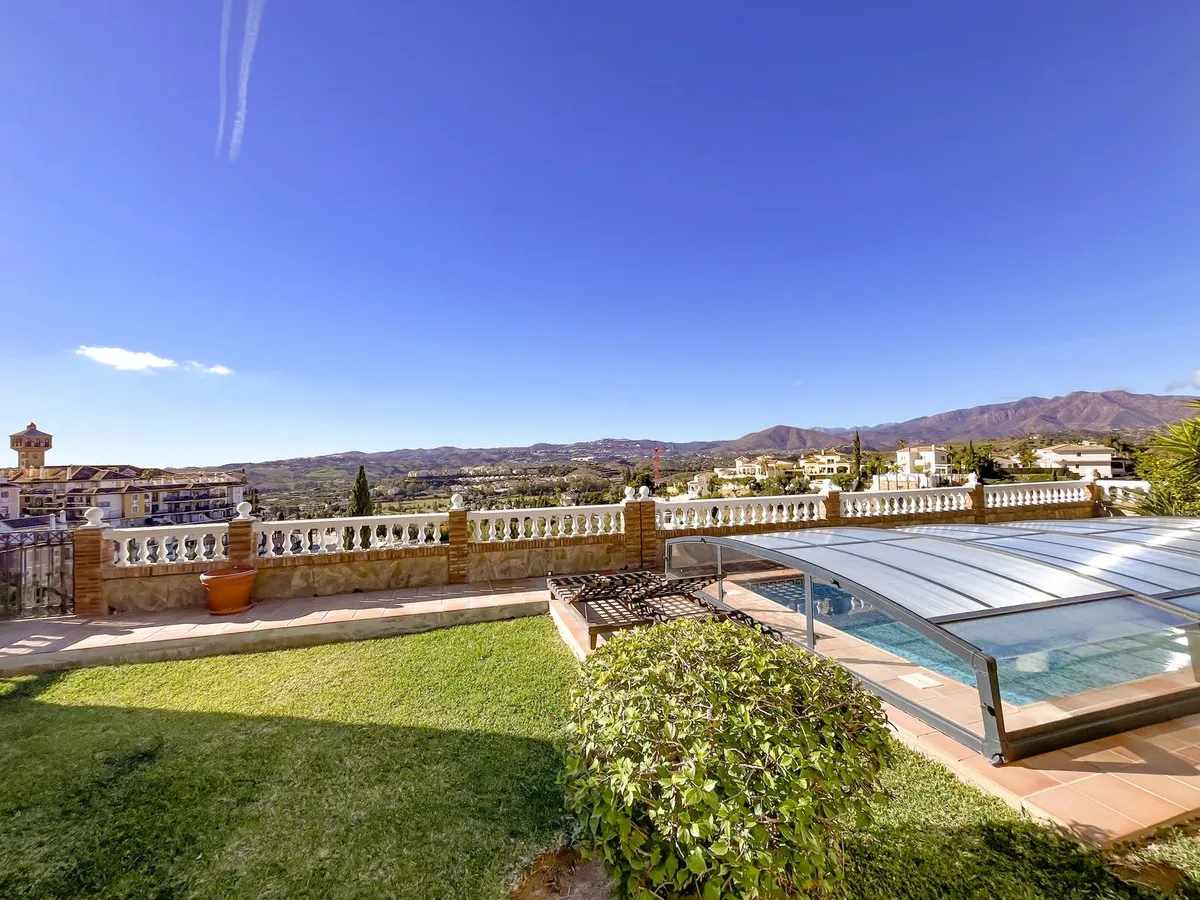 Renovated Luxury Villa with Panoramic Views in Mijas Golf