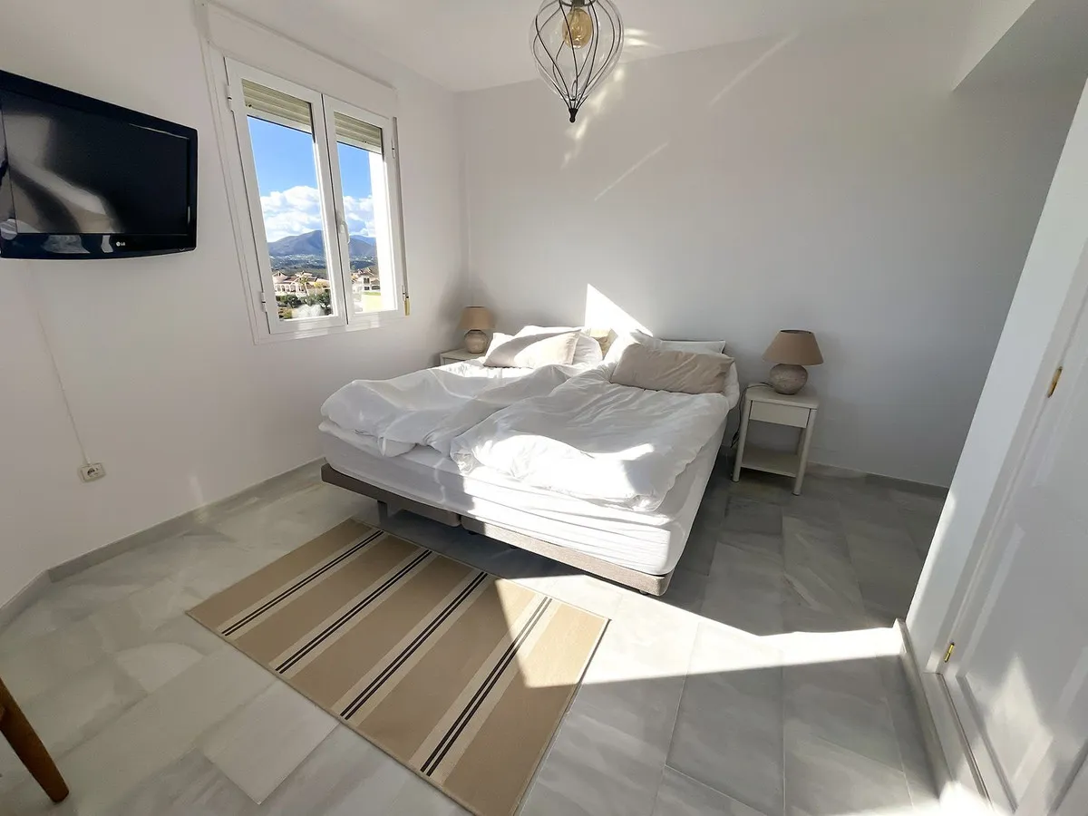 39620605-48d9-48f6-b5f6-1ab72babd760