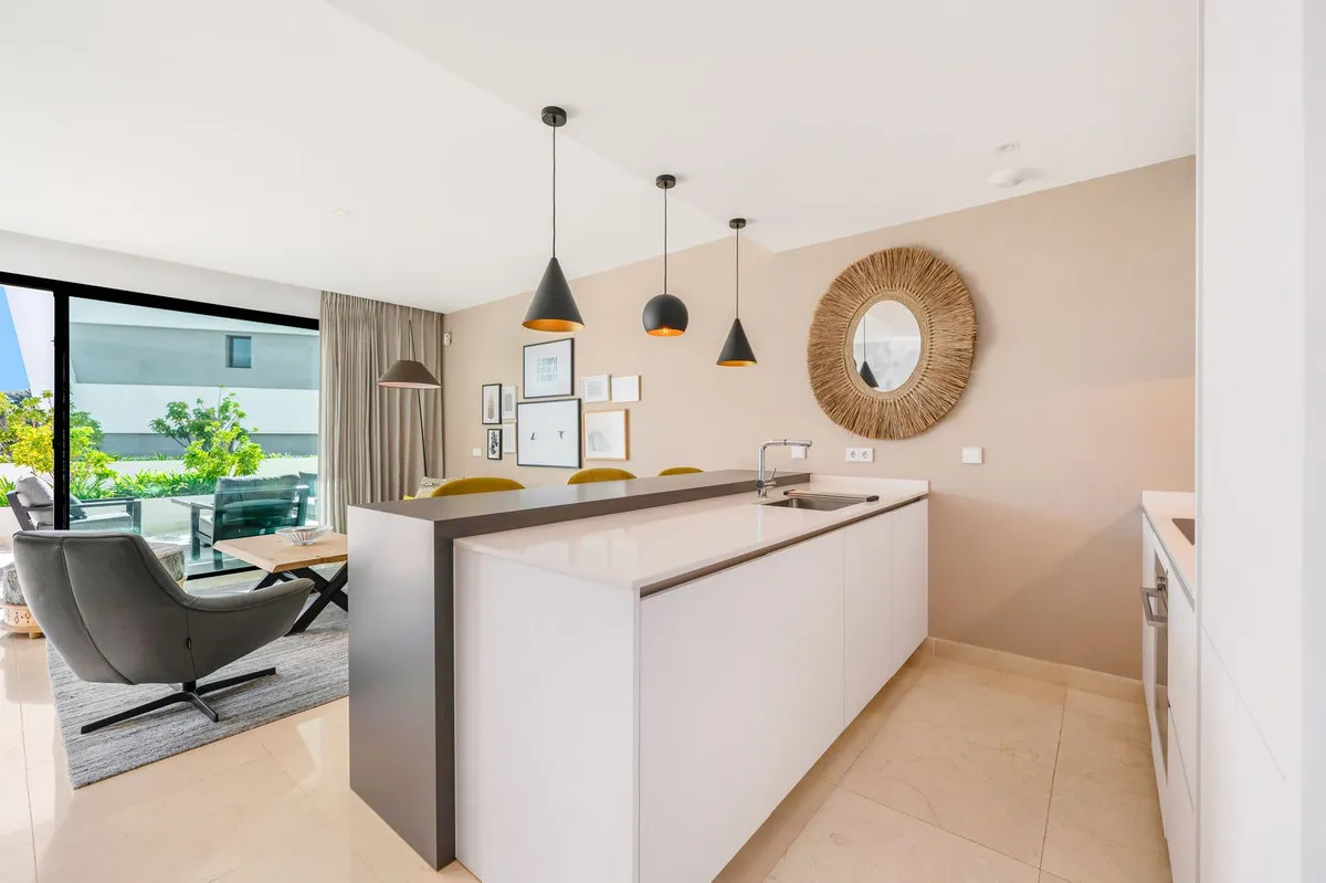 2dfdcc28-beeb-48d9-bb2e-6012bf6fd8b0