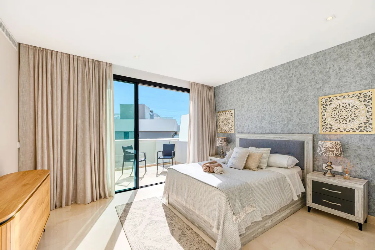 4fa3fbb8-2e09-4ddb-9a9c-598c8b420a25