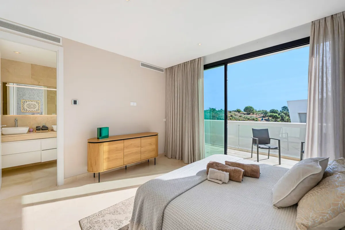 7436fe97-1093-444d-983b-548e0afba39a