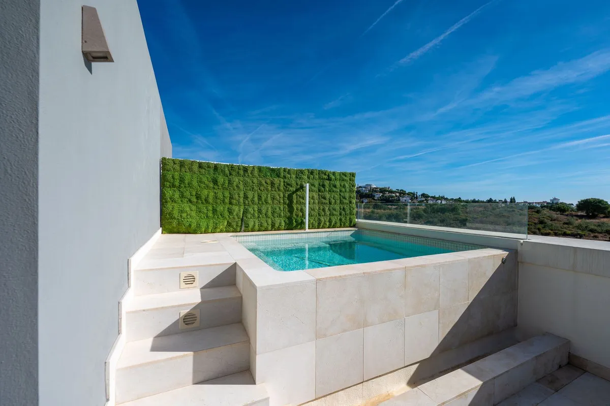 90ccad53-f949-4d8b-b403-2d8c1acfce52