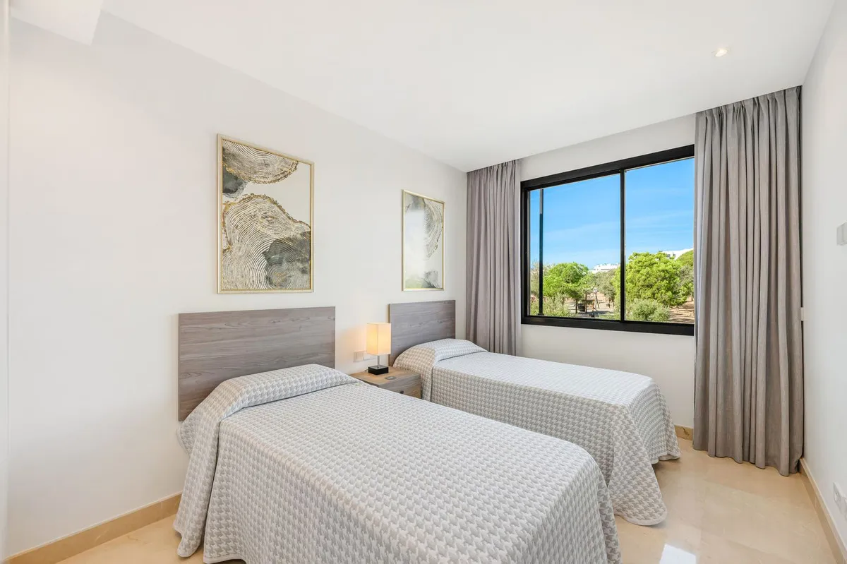 a2042e9b-0726-4f8e-a1c9-355ece1c1e15