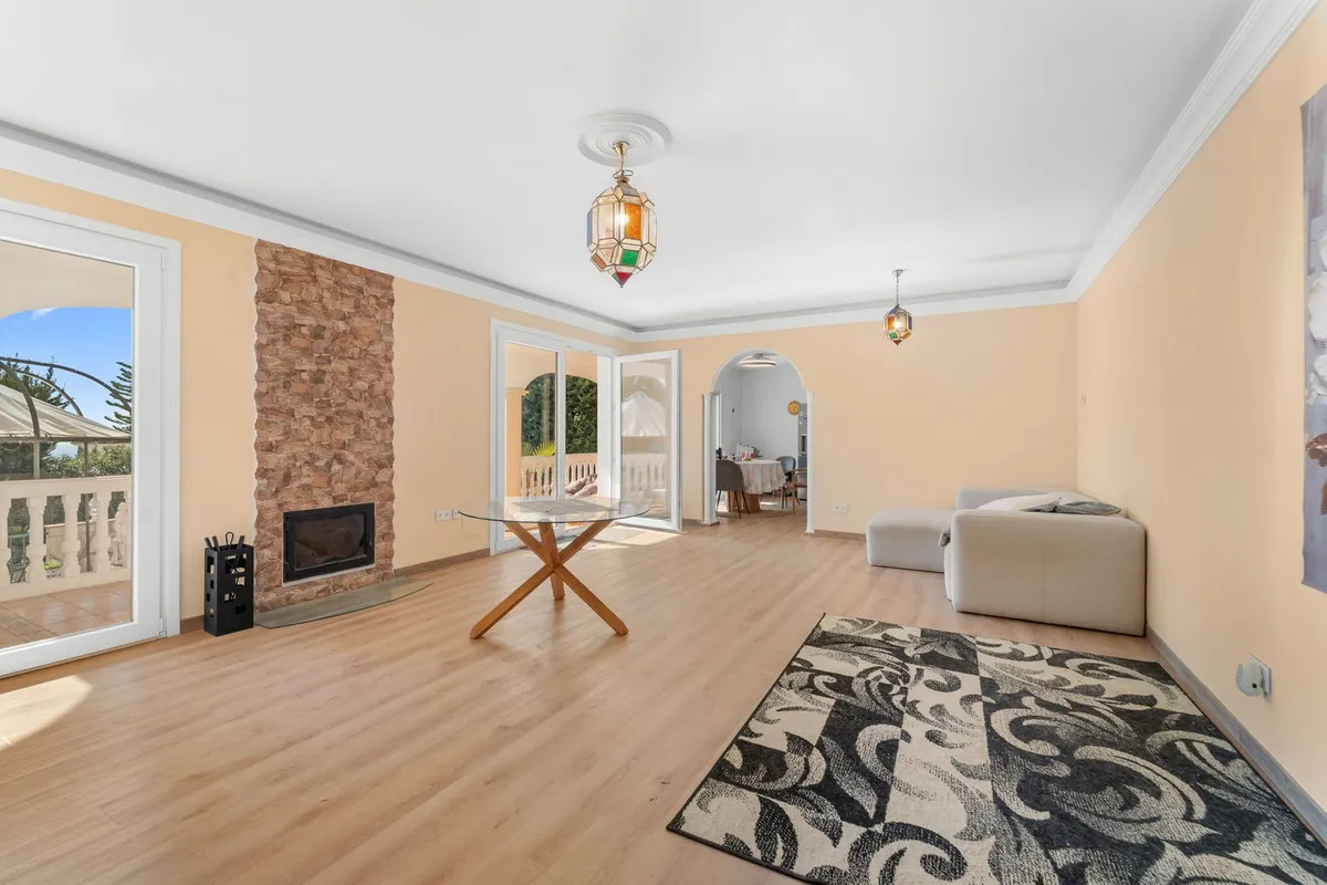 dac180e9-e9de-4b9d-9e79-4e3164c2bec1