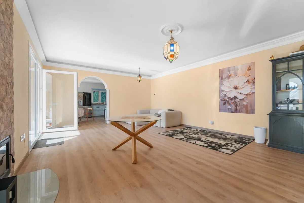 ea9b104f-5645-4e27-a5e4-3bd812145fa2