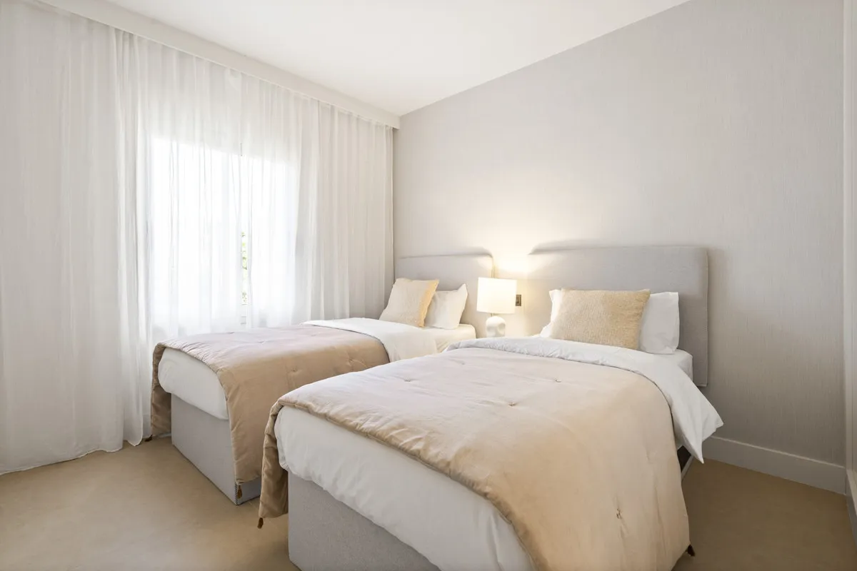 2e092886-91bb-4540-b998-48f4d3b8905b