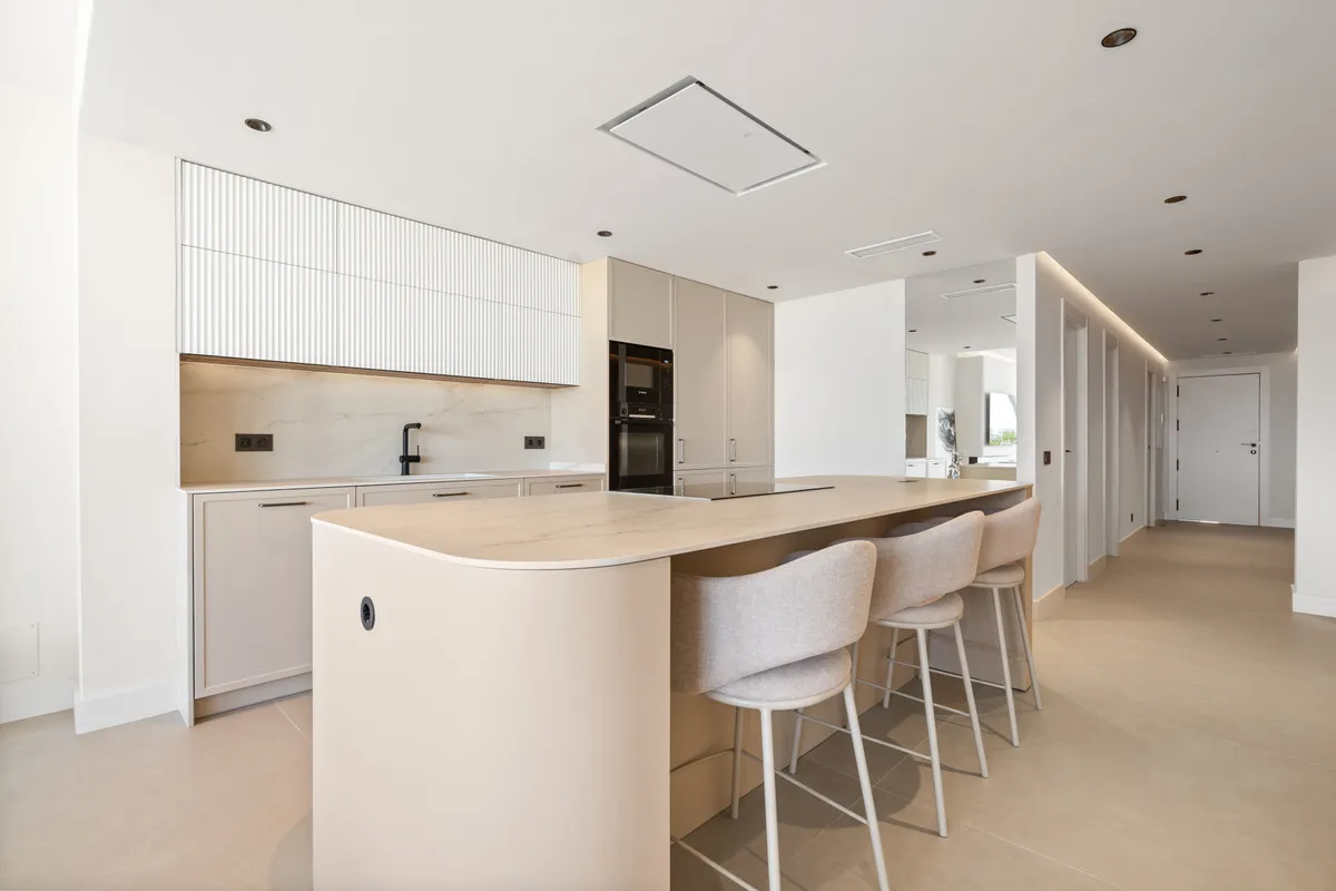 e6f9028a-dec3-4a3c-95a8-4c3fb272fddb