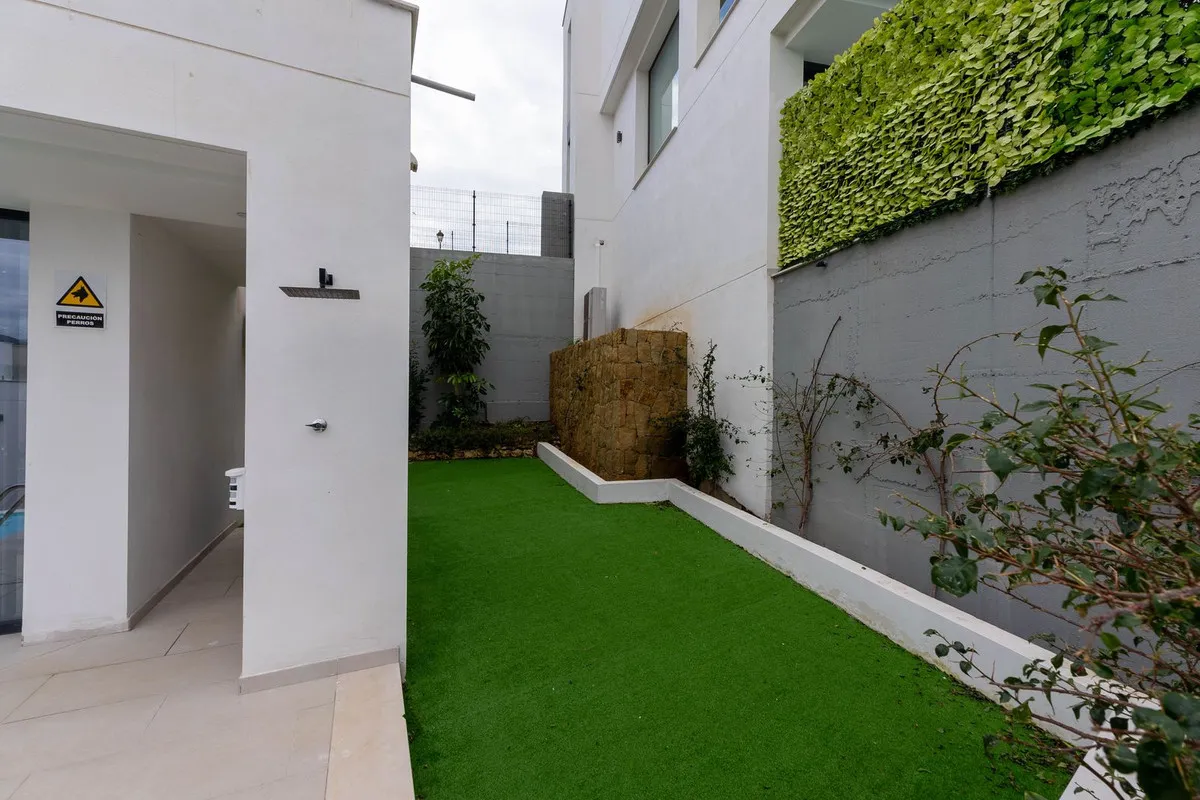 8ce8c5fa-92f5-4a36-b7e1-bd332c858657