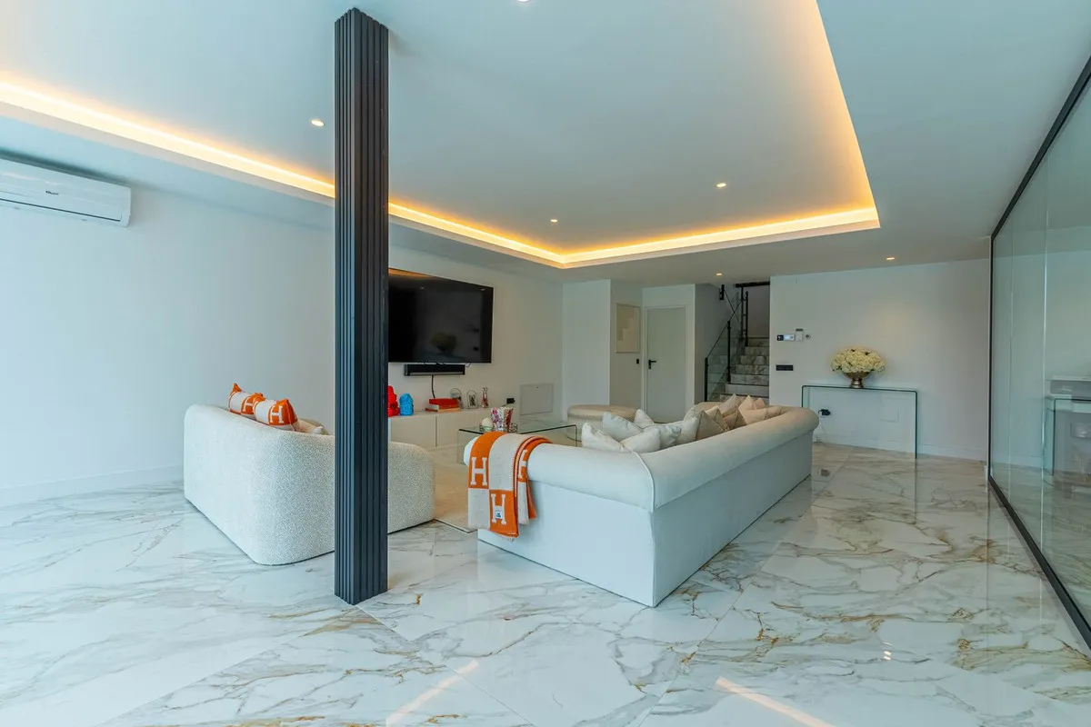 9bb717e5-fee1-442d-9b2f-4169b6933cb8