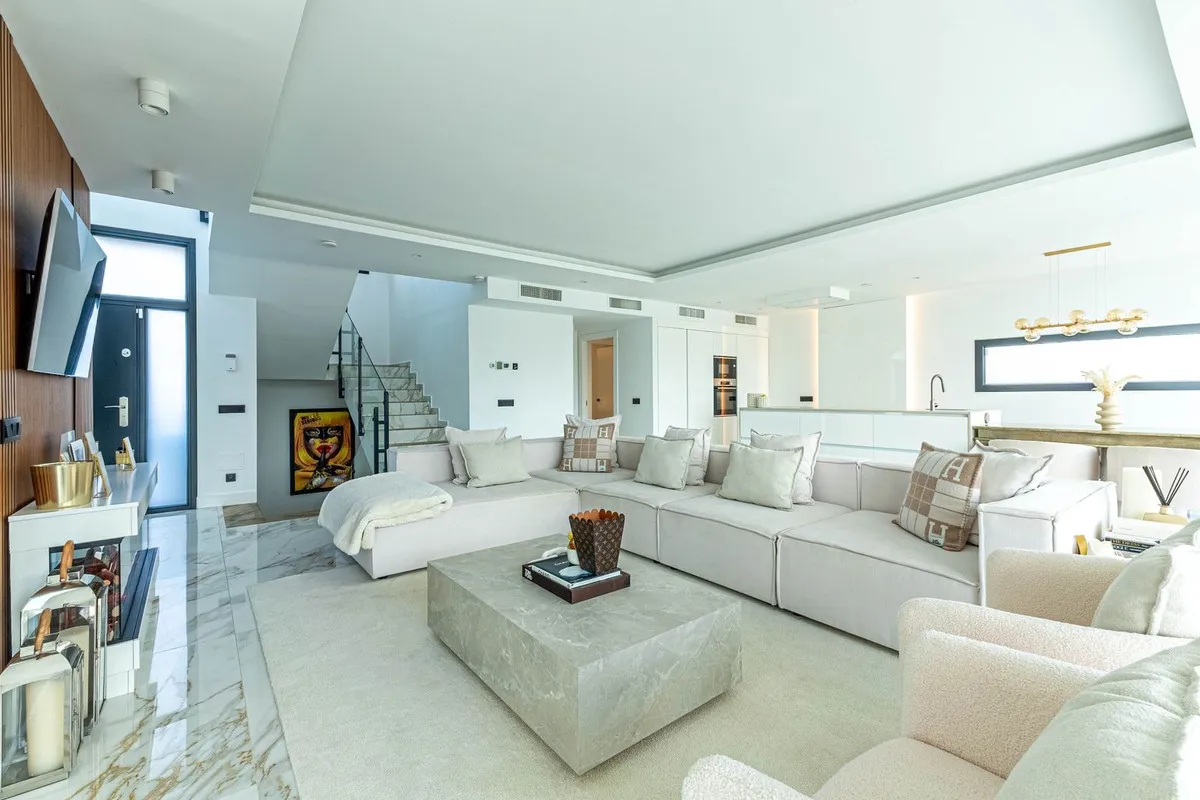 ad43f127-6e9a-41cb-a062-5251b6800b32