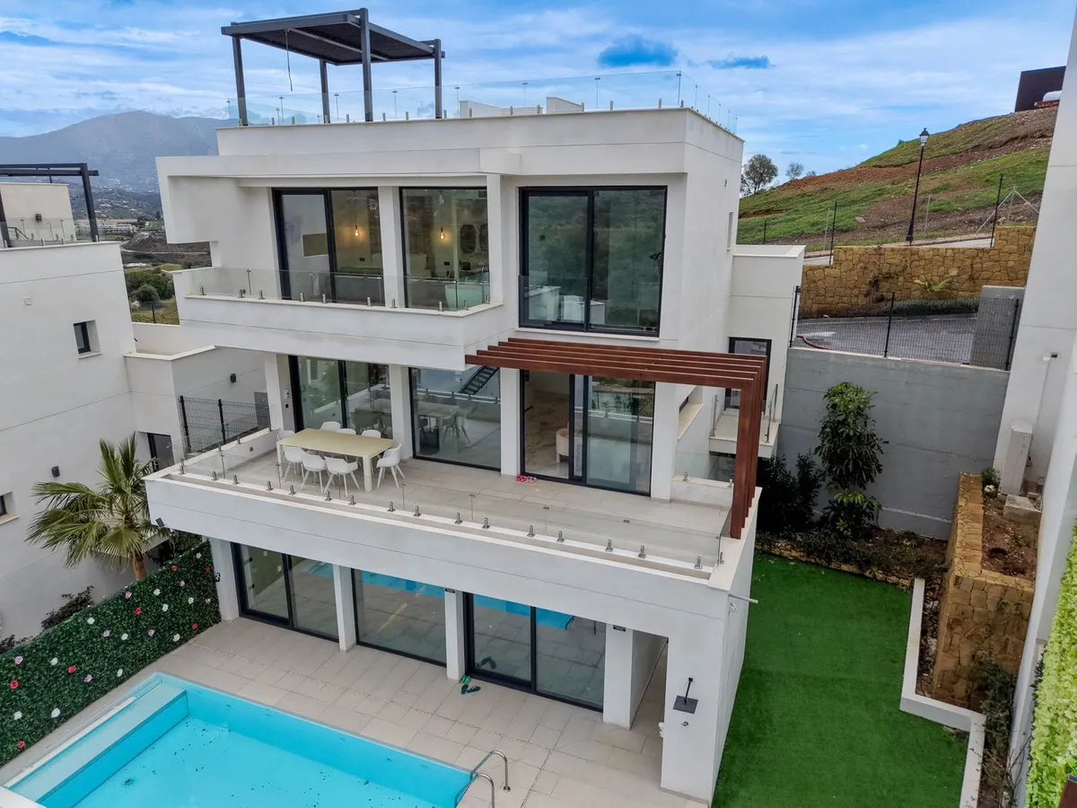 bd4c403b-f040-4802-be20-35ab0ee302e2