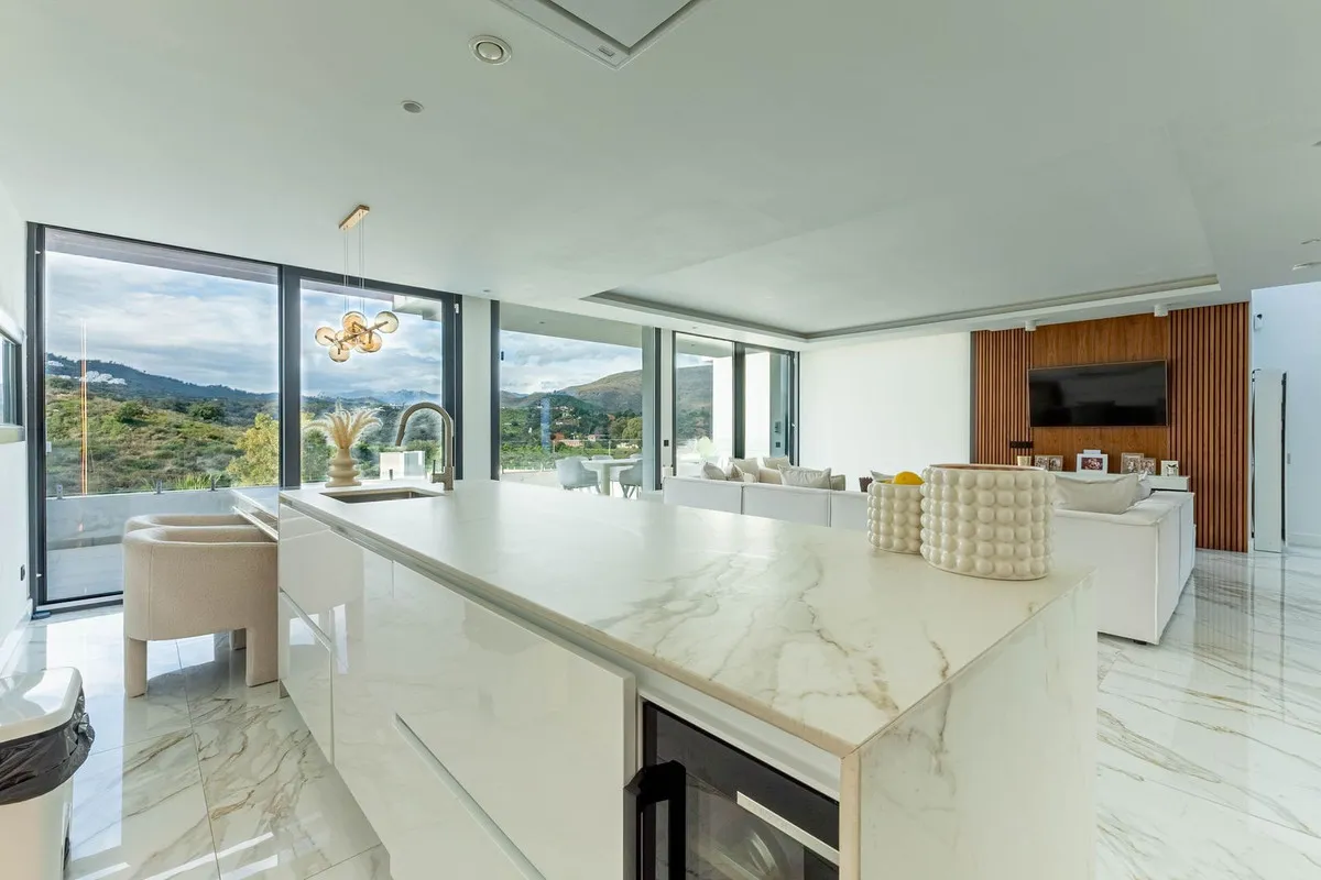 cb3d9c1d-2fdf-4dac-822d-60421c24a2ed