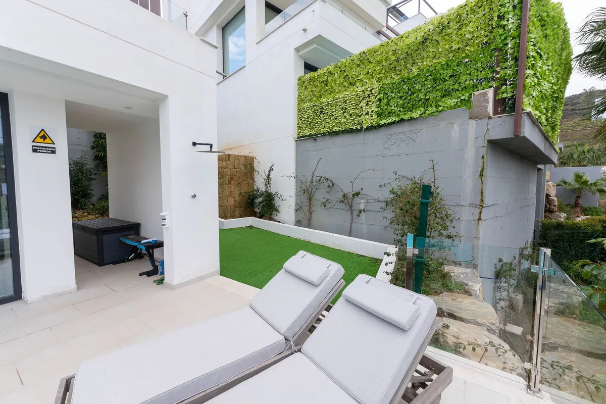 de1b3140-a7d0-4e27-840d-a888c226bc36