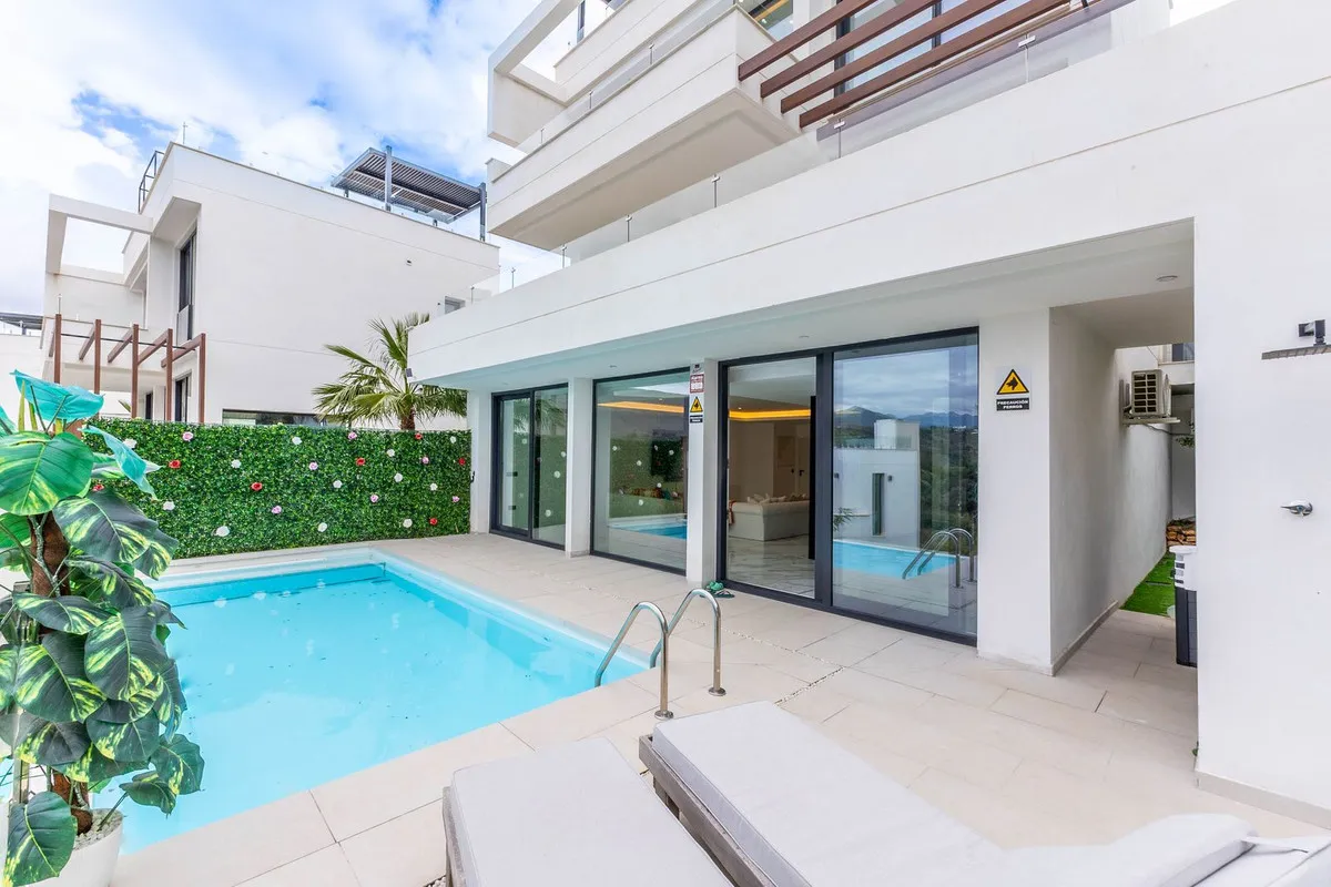 ee80fb96-d733-4559-b190-0b8ddbdbc875