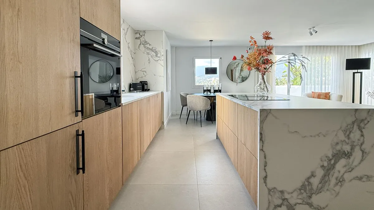 e9c84aae-ef2c-442a-a799-54ed2a45e8b2