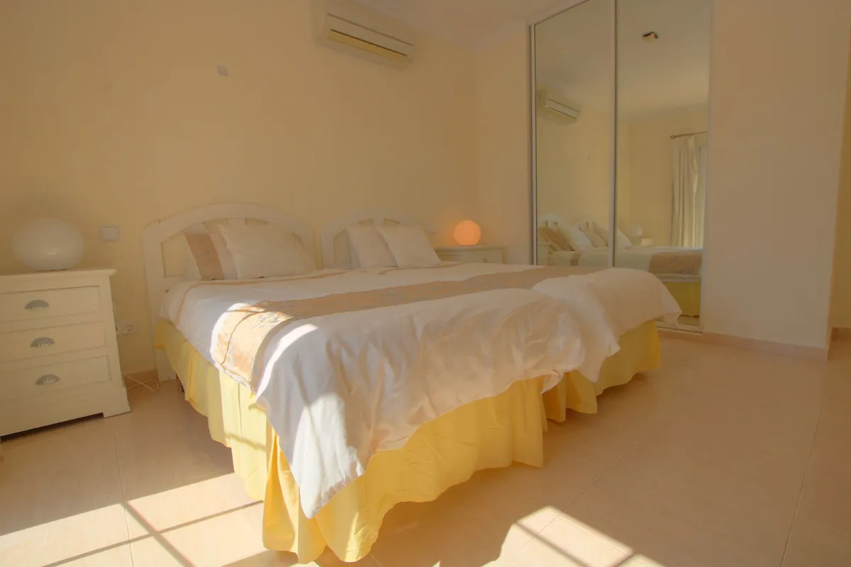 d090ae6b-7efa-40db-a630-095f9bbea4c9