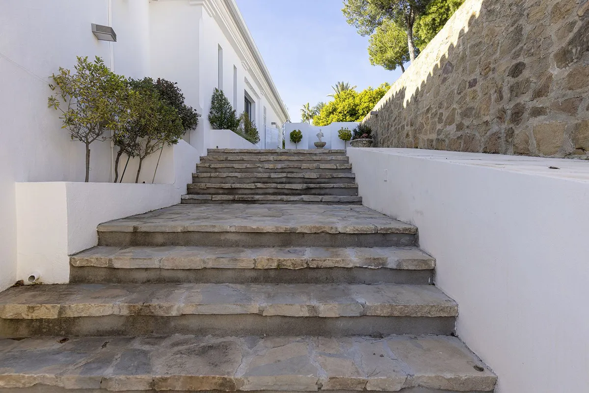 e2d262a1-2ddc-4e57-9383-cb67499670a2