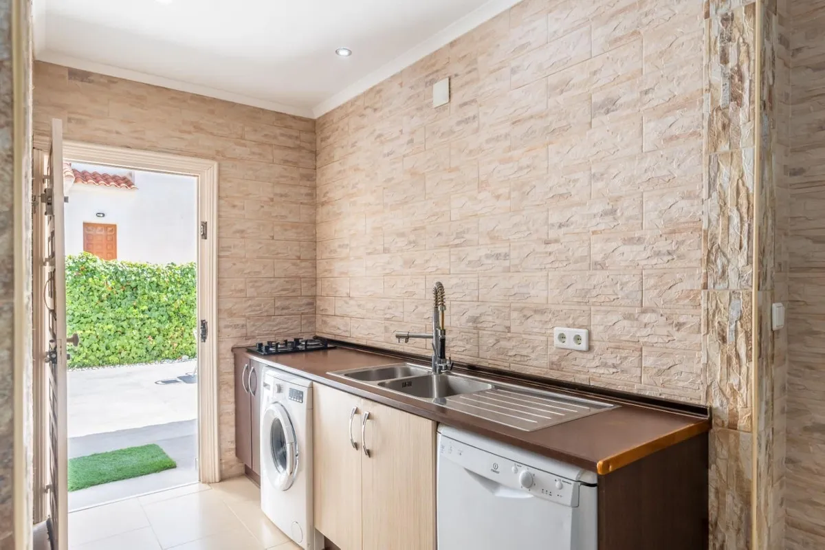 a40df5d4-6d05-4090-9938-bee8fd605510