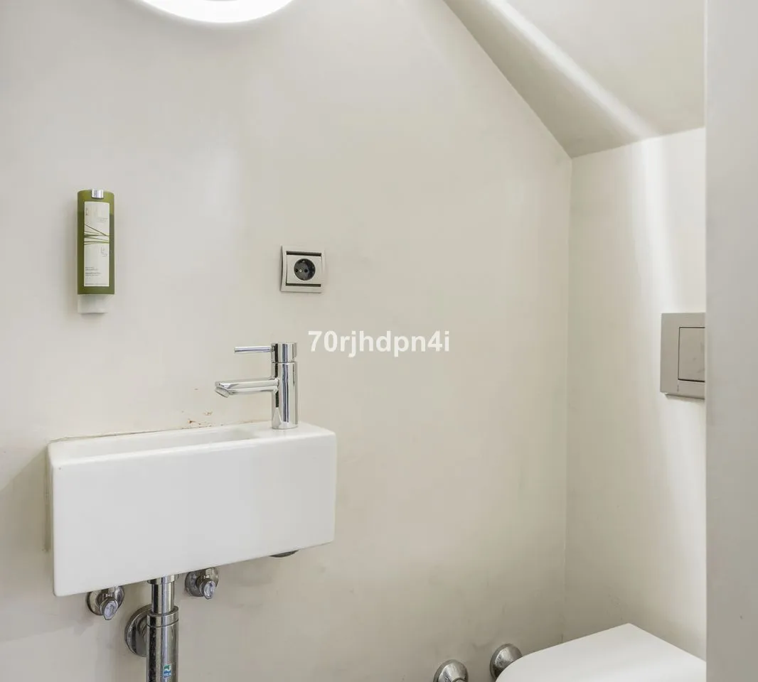 243a705b-e441-487f-8dd1-52201ca4c46a