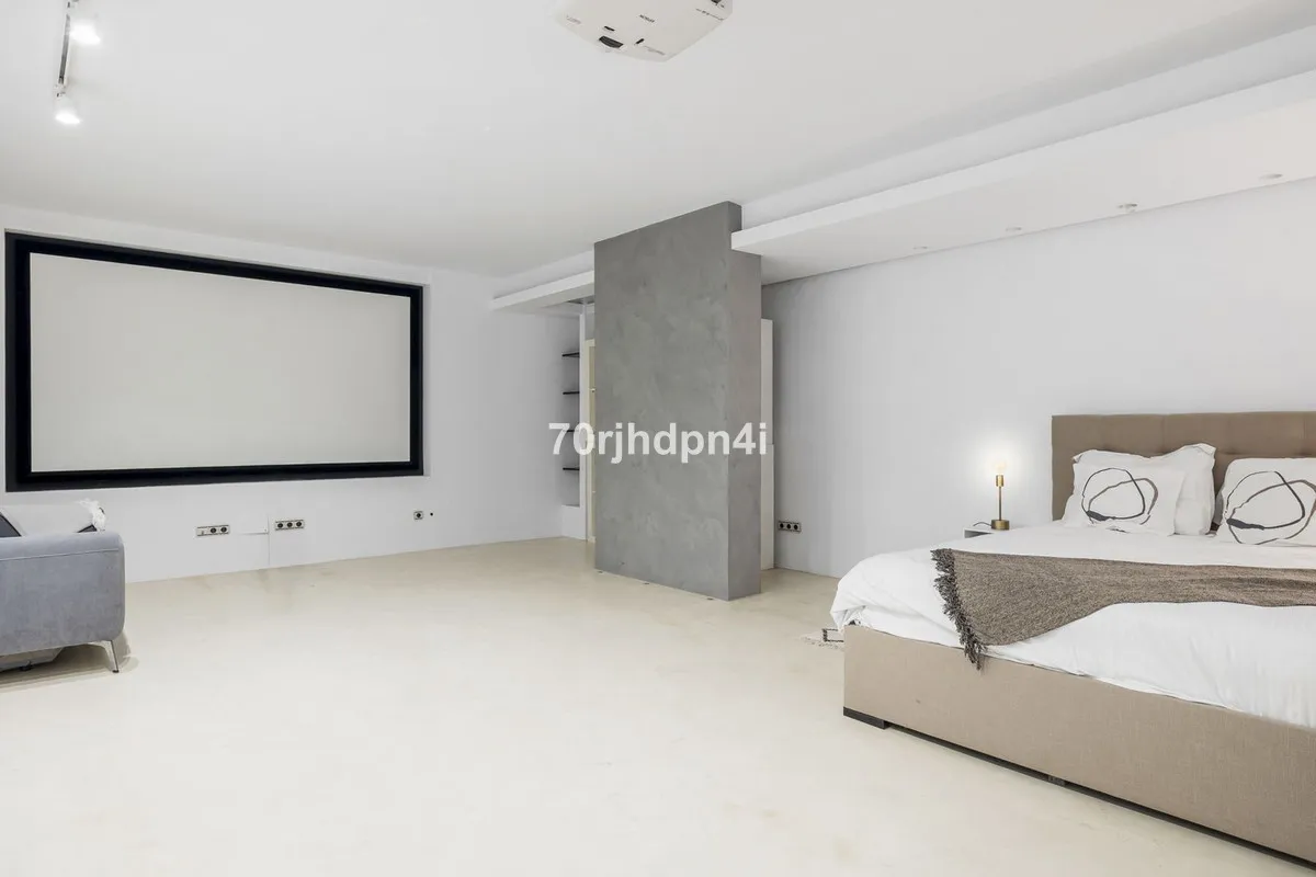 c67c7f7b-5934-4f75-9a34-125ee9c486f3