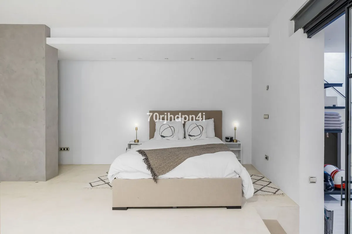 f38f94e1-92f8-4e52-b6ef-f7e2e4a2714e