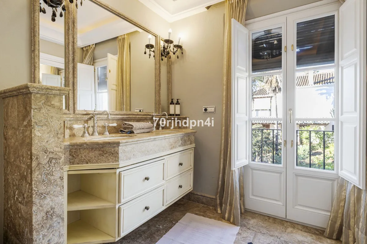 f9163837-9b31-4c9e-99b5-d8f589fee07a