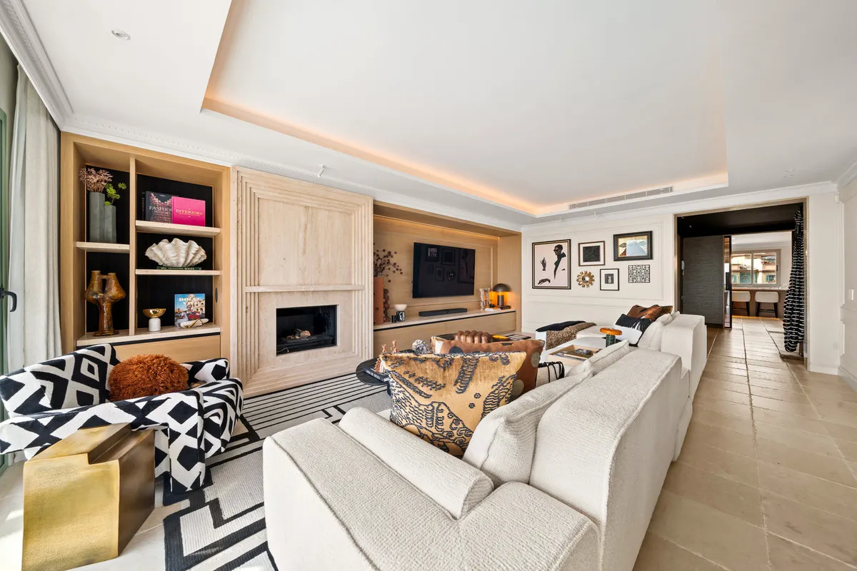 373b6824-ca46-4349-b3df-ff041ebdb1a7