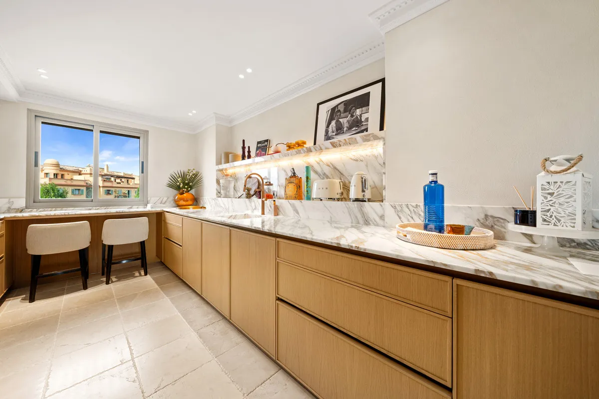 8c377373-42eb-4e25-a5e9-2c38b5bb0fa1