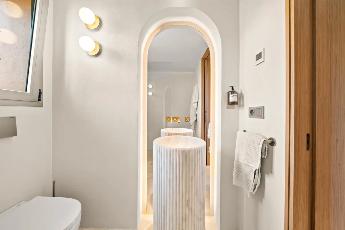 e84fc610-5f1e-4ba2-bc43-acb936619977