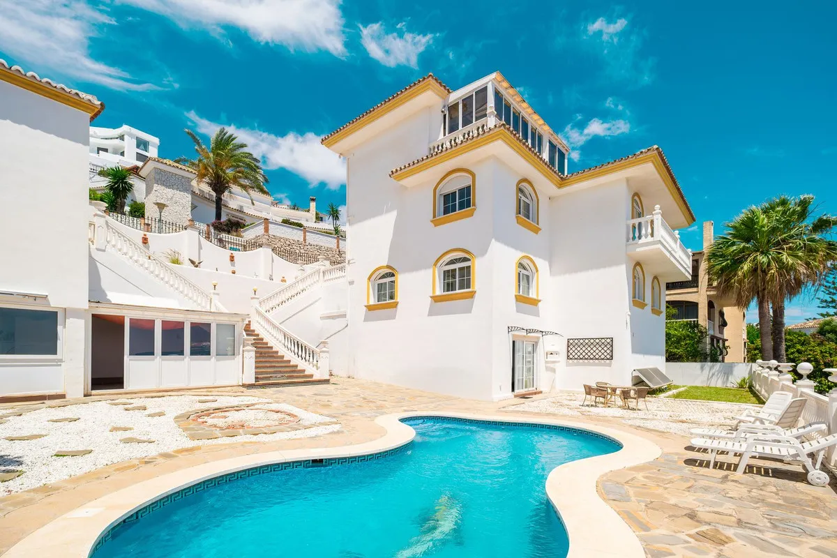 Luxury Coastal Villa in Benalmádena