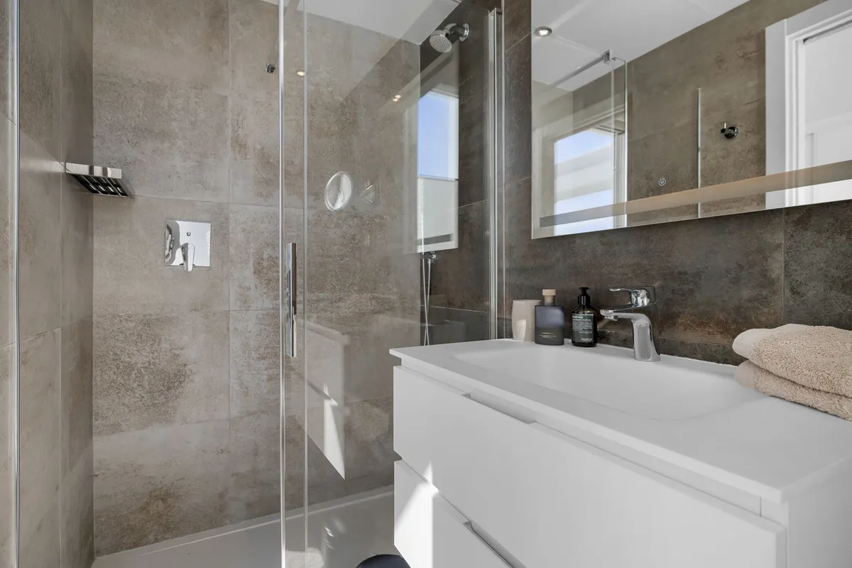 e3b737f5-02f8-46e3-bffd-9da98b59ad75