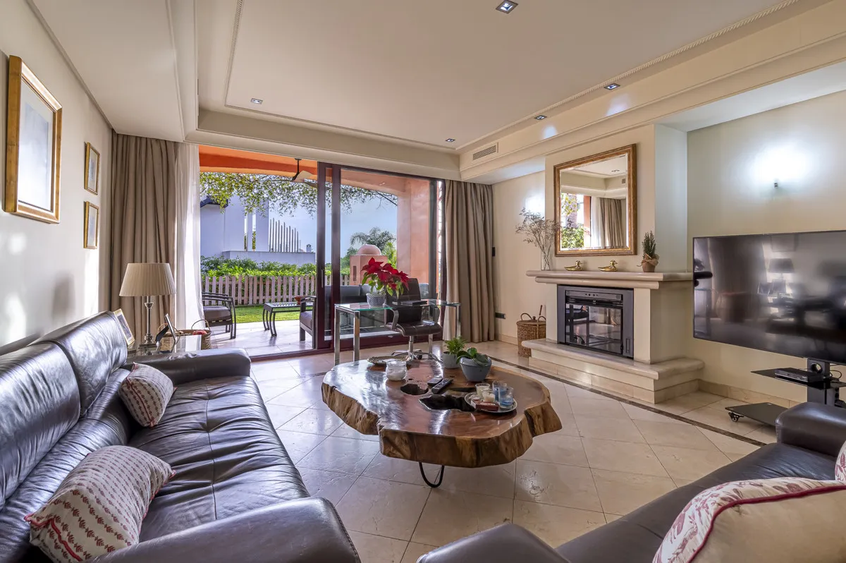 990fe7f2-5bde-4483-a4a4-9cbf39dbc78d