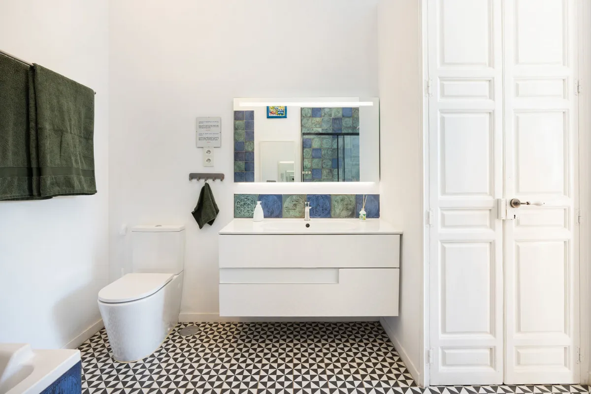 18ff3119-da51-4fba-8c0a-70a406d1c21e