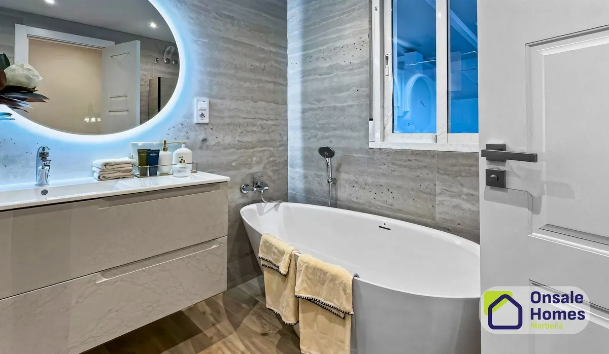 12c18cad-2ed2-49a2-91f6-bfeba329eb3d