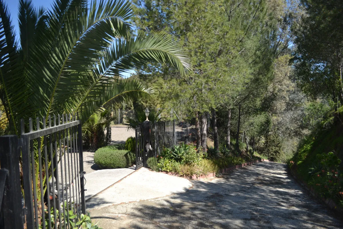 223fc2e5-726c-48f5-bc93-90034a098e20