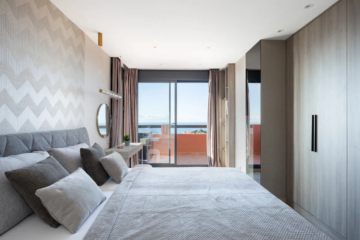 2bbaa6ad-bc5b-46d2-8c70-1303d57b7cc7